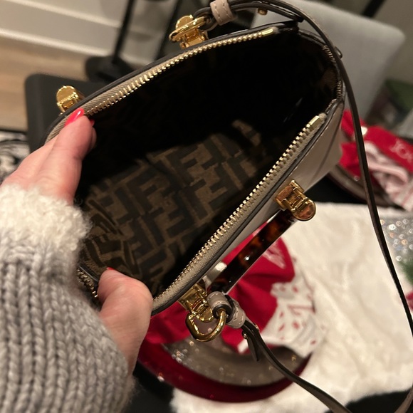 By The Way Mini
Small Boston bag in dove gray leather - Picture 4 of 4